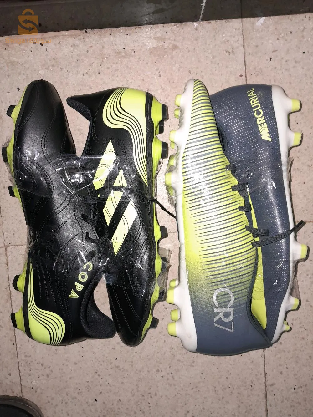 أحذية رياضية للبيع