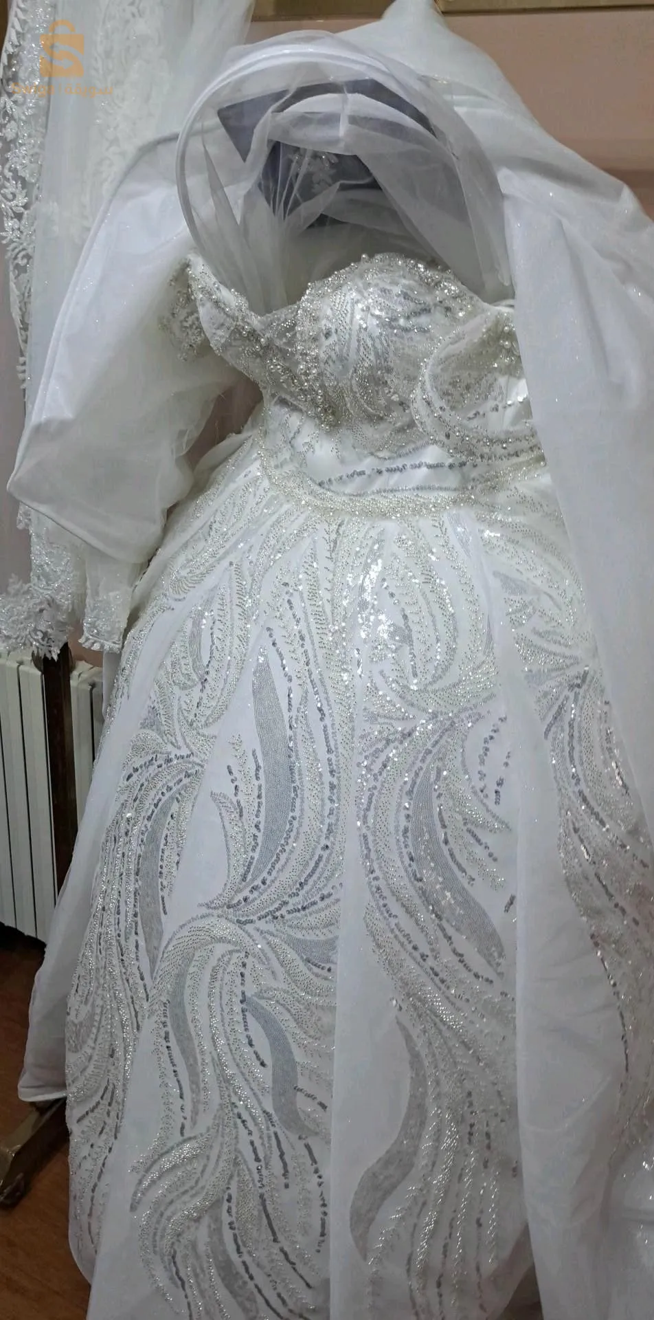 فستان زفاف ابيض