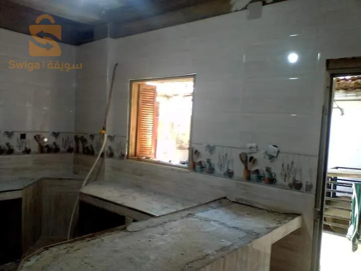 حرفي سيراميك ثقة وإتقان