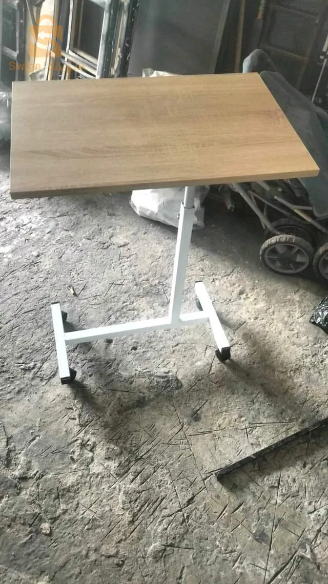 طاولة صغيرة