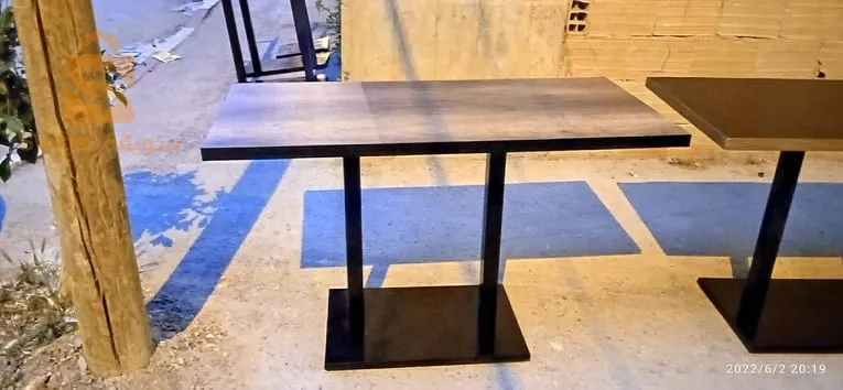 Tables de cafés et de restaurants