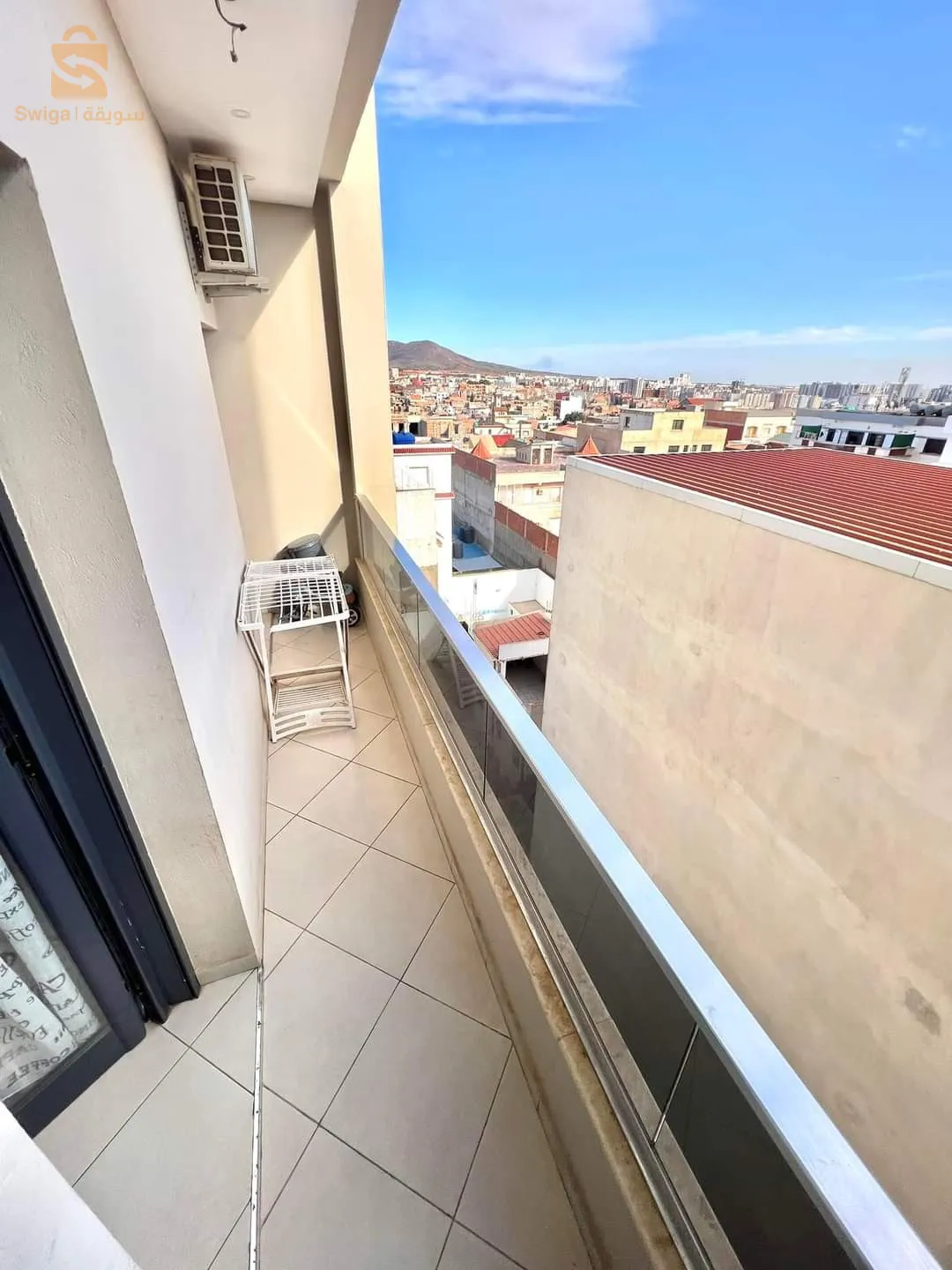 بيع شقةf4 حي النخيل كنستال وهران