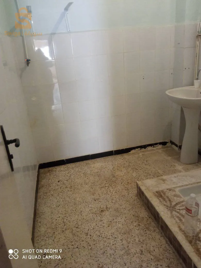 أف 3للبيع عين الترك بوزفيل الطابق الرابع
 0775262821