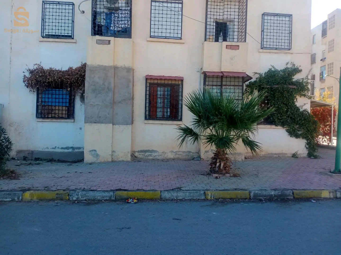 سكن في الطابق الارضي
المدخل فردي