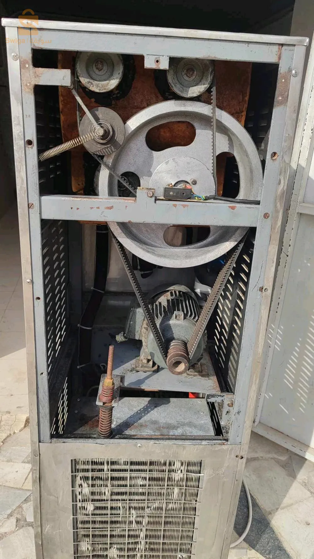 ماشينة لاكريم كاربيجياني ايطالية نظيفة