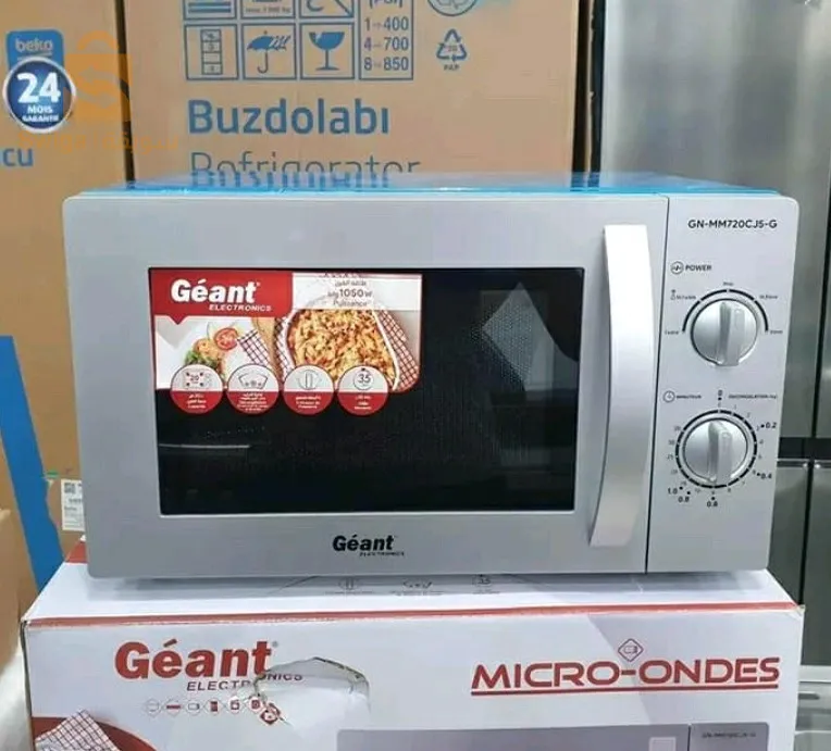 Micro ondes Géant 20L