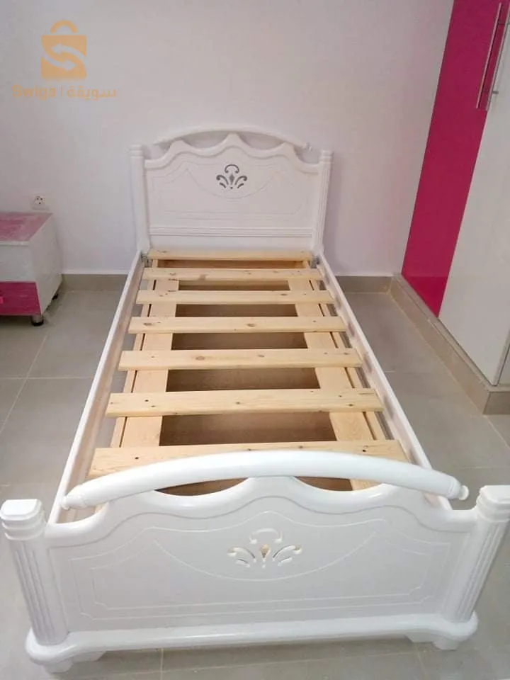 les lit 🛏 bois hetre  très  solide
سرير خشب اتر  نوعية جد جيدة