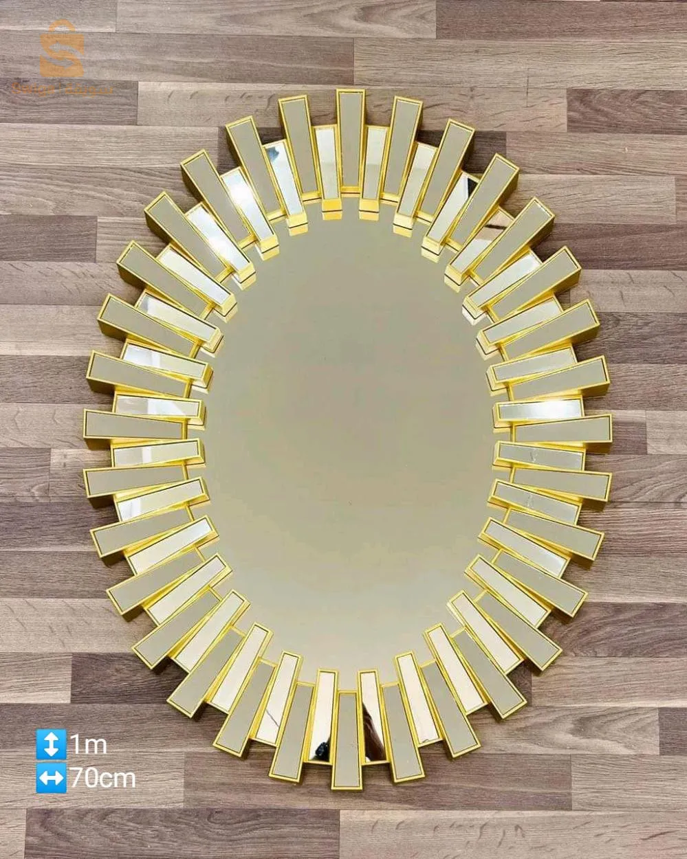miroir et horloge murale
