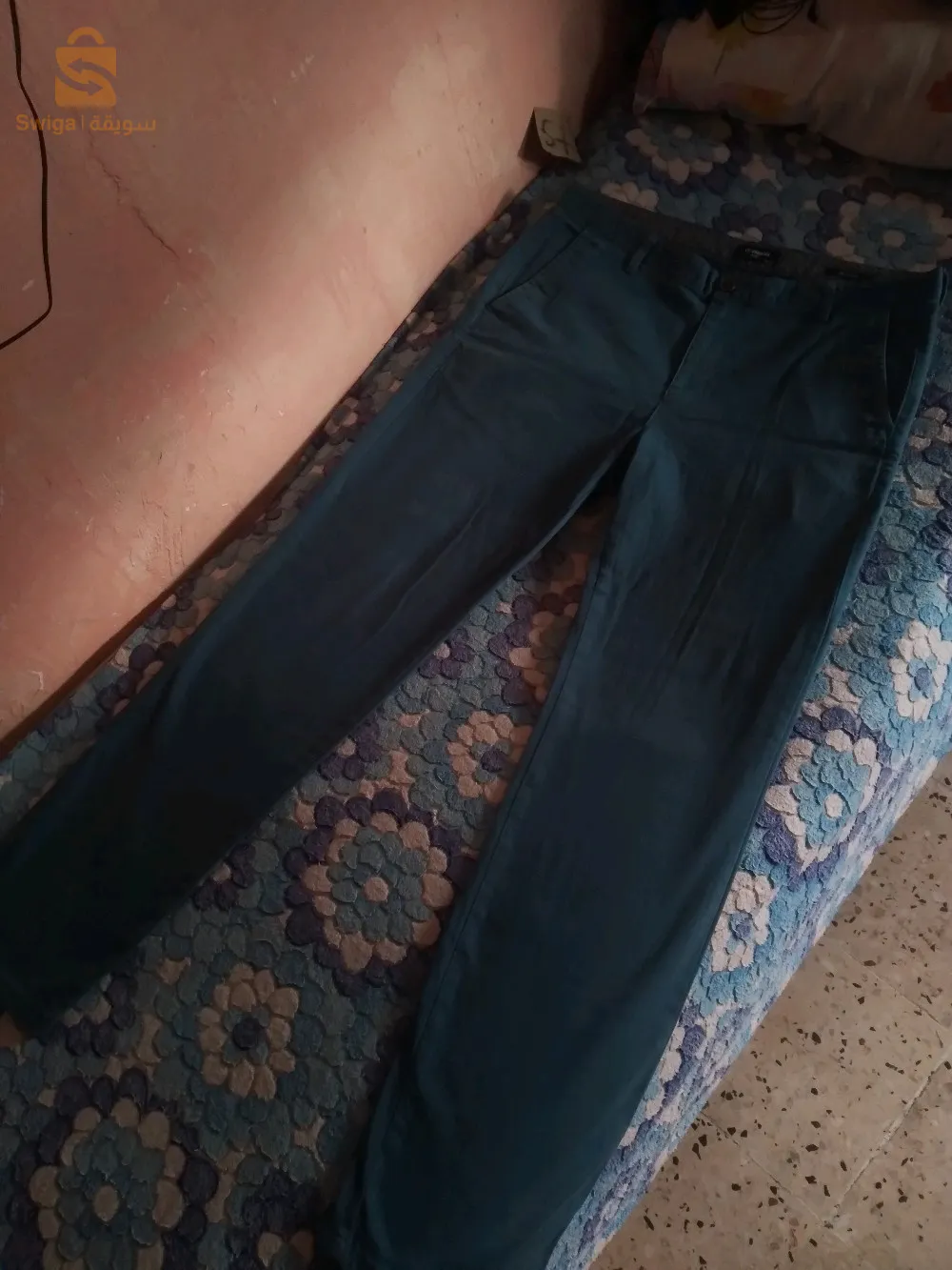 هناك سروال واحد فقط ، سوف أنزع إعلان حينما يباع