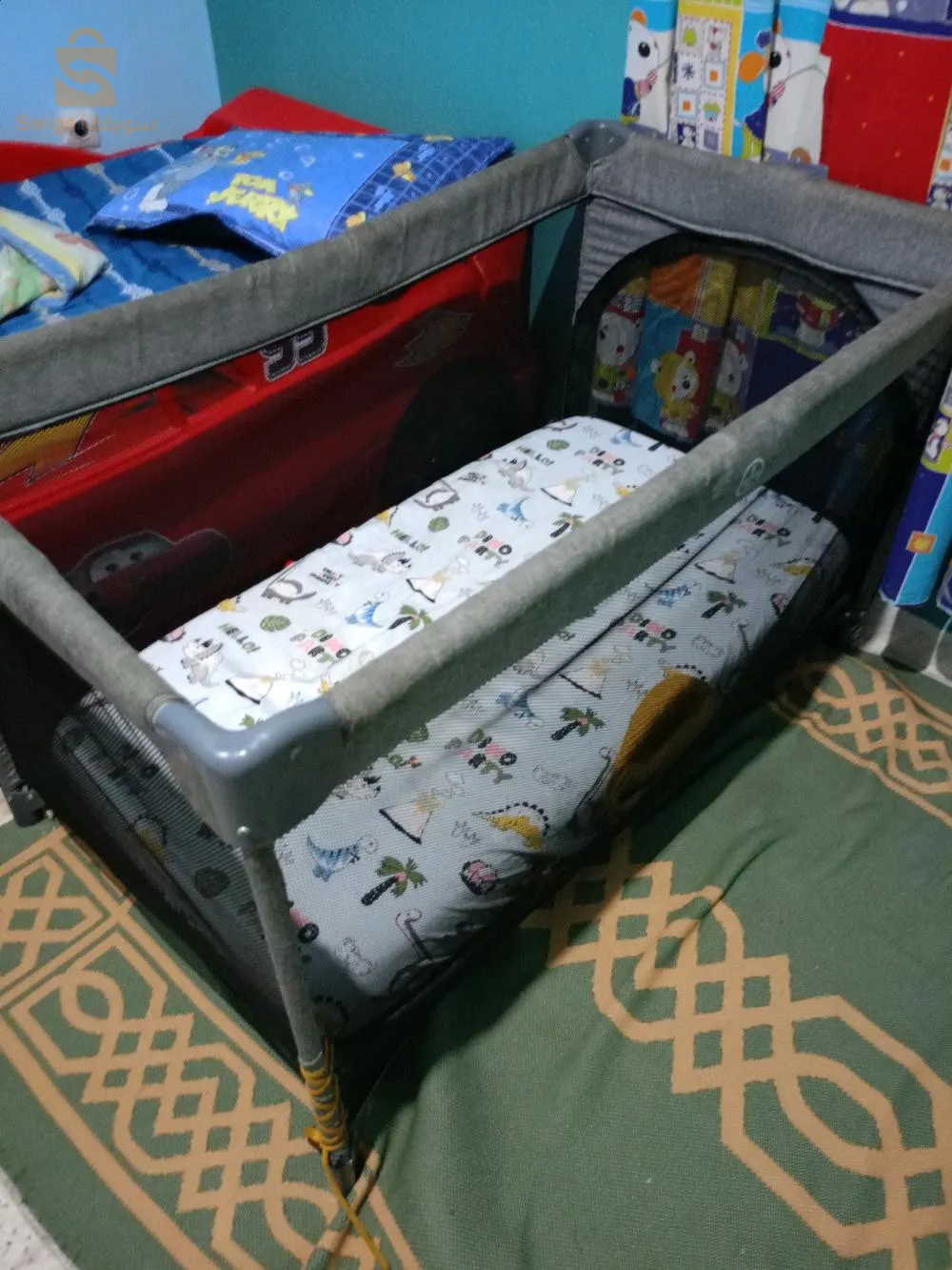 سرير اطفال ..