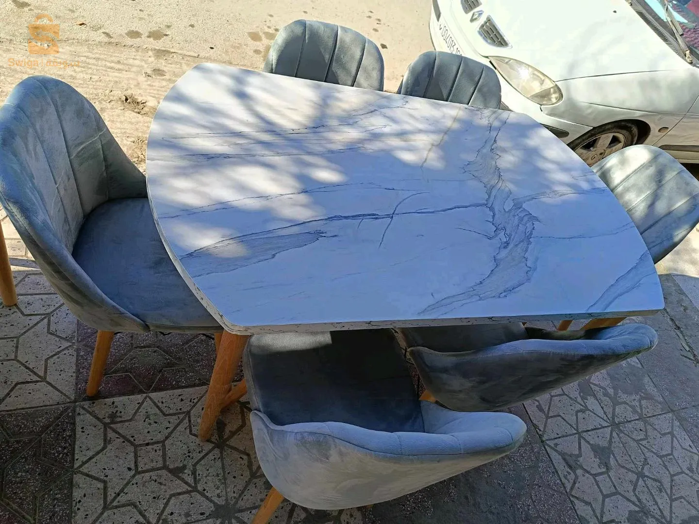 طاولات عصرية