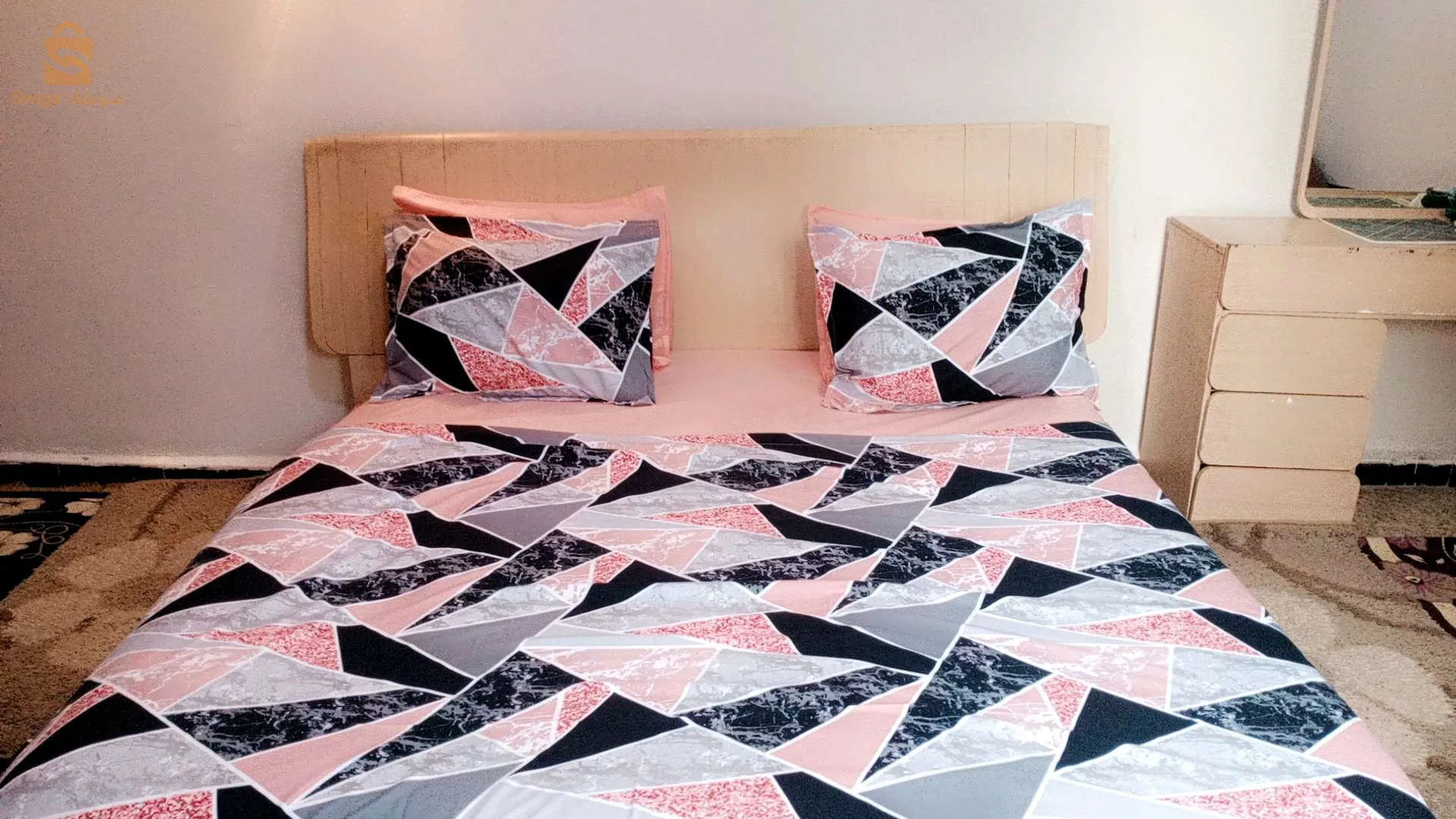 Parure de draps de haute qualité : housse de matelas + drap plat + 04 taies d'oreiller (02 imprimées et 02 unies).