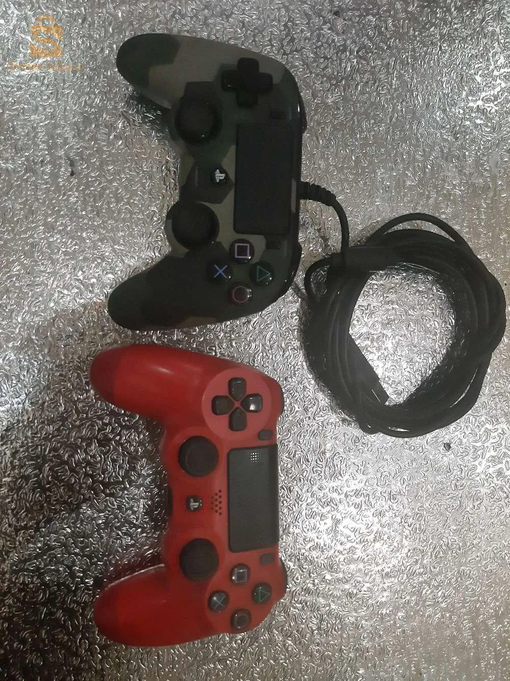 بيع او تبديل ps4 نقي فيه 1تير و 2 منيطات و 3 سيدي و معاه مبرد و شاحن مناطا