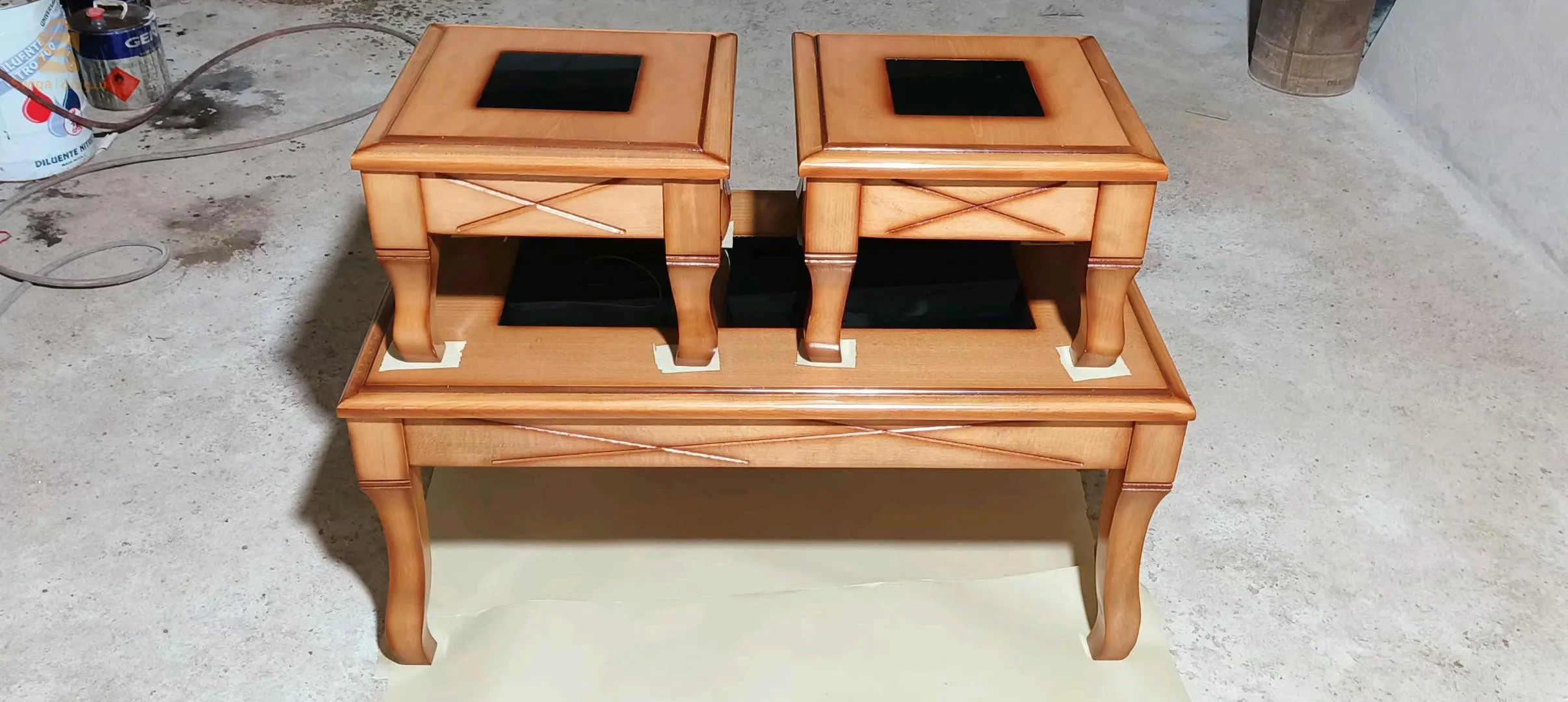 طابل باز فيها بانو وفيها زجاج