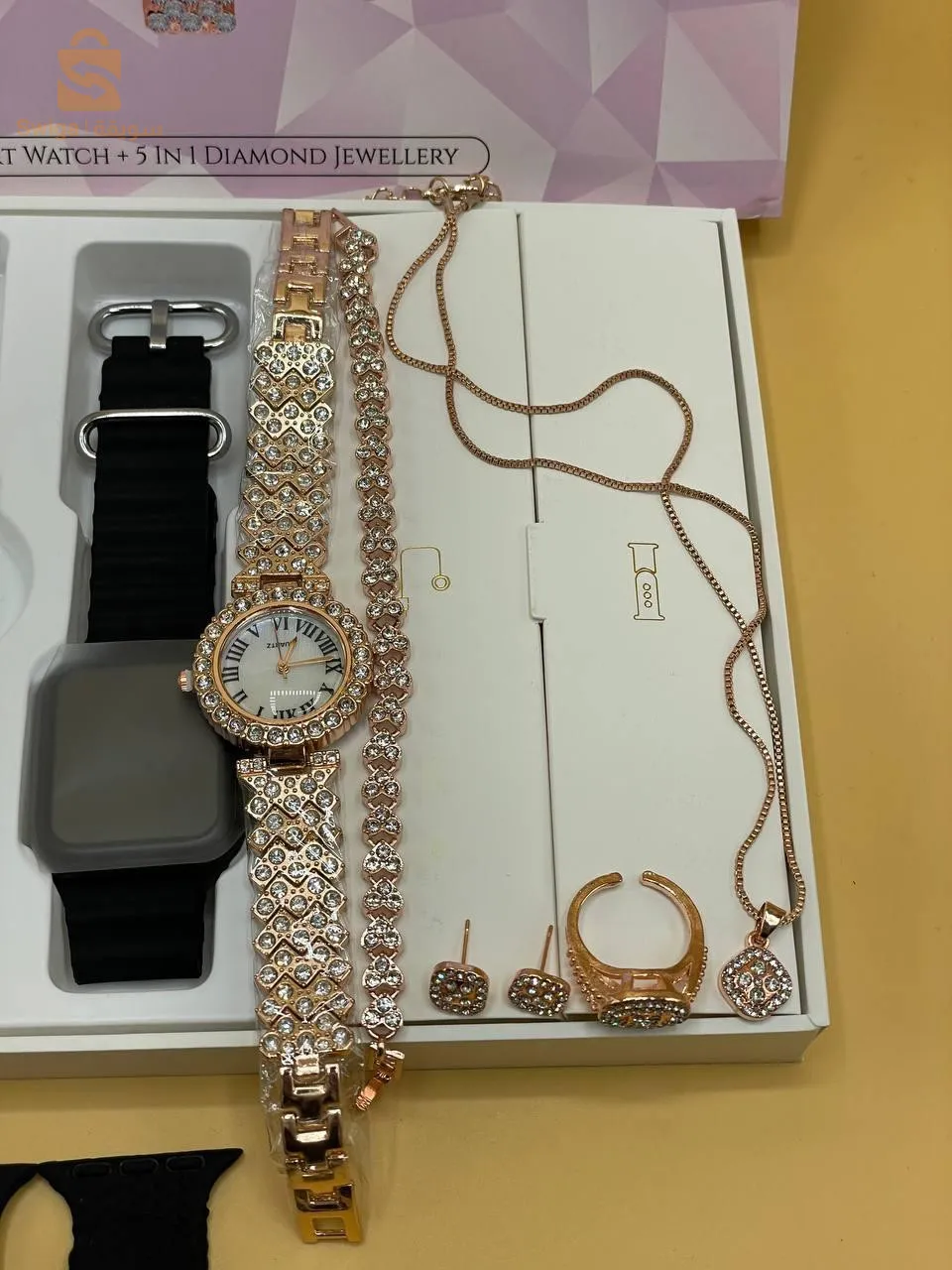 COFFRET MONTRE CONNECTÉE MODIO U93 MINI + 5 BIJOUX + 3 CEINTURES 40MM - ROSE ET NOIR 
TRÉS BONNE QUALITÉ ✌️