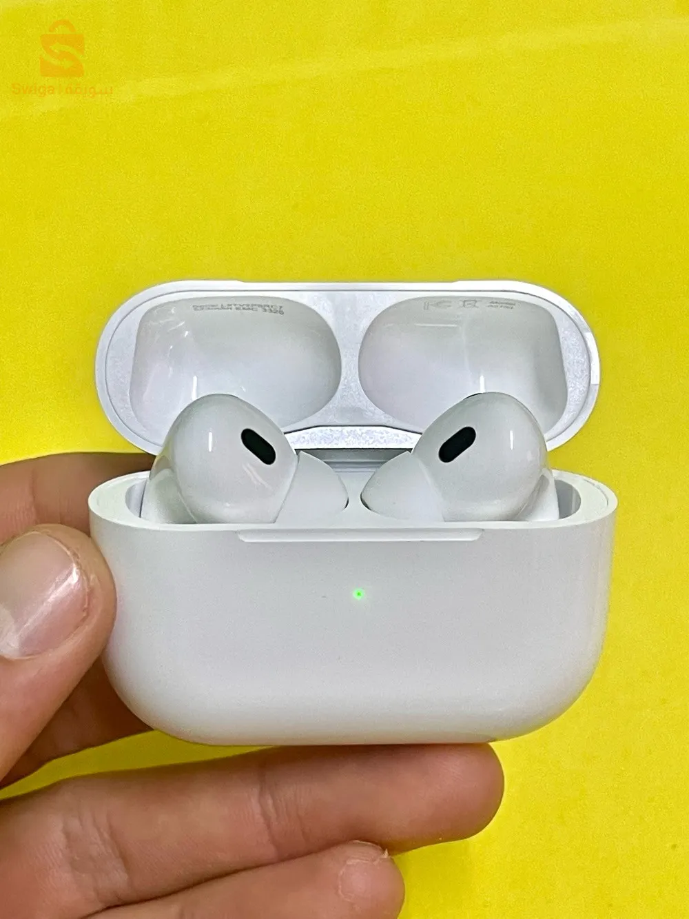AirPods Pro 2 /AirPods Pro 3 جودة عالية جدا و سعر خيالي توصيل متوفر مرحبا بكم☺️🟢 أهم المواصفات :✅ شكلها جذاب و أنيق و مريح للأذن✅ مناسبة لجميع انواع الهواتف IOS او Android مع شاحن  ASA✅ جودة صوت عالية 🔊✅ عازلة للضوضاء و الضجيج ✅ إمكانية شحنها حتى 4 مرات من العلبة الخاصة بها✅ مثالية لارتدائها أثناء ممارسة الرياضة او أعمال أخرى🟢مرحبا بكم ❤️