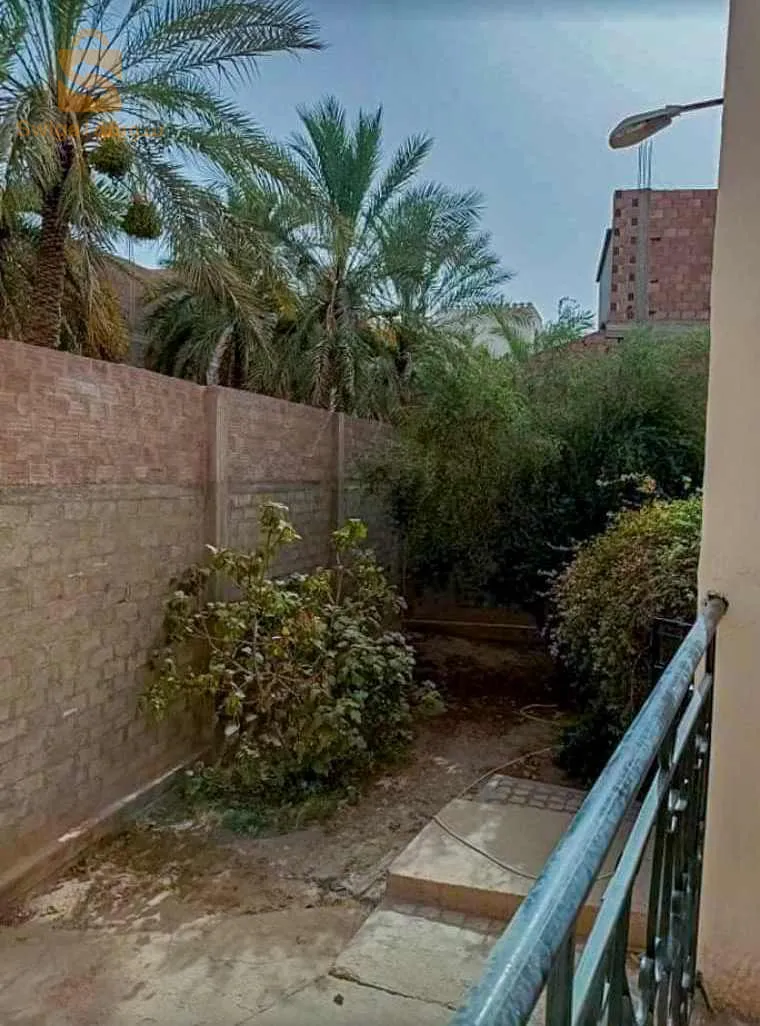 وسط مدينة بسكرة بالتحديد في راس الڨرية، حي بن عمارة بسكرة