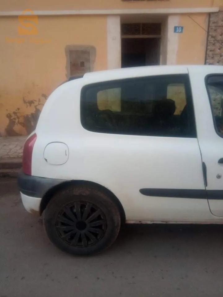 سلام عليكم كليو 2 بدنيا مازوت محرك 1.9 D ماشيا 170000 فيها فوال قديم و راكي صغير فلباب جيهت السائق عجلات 8/10 محرك 6/10 زيت ماينقصش مي يسخن شوية