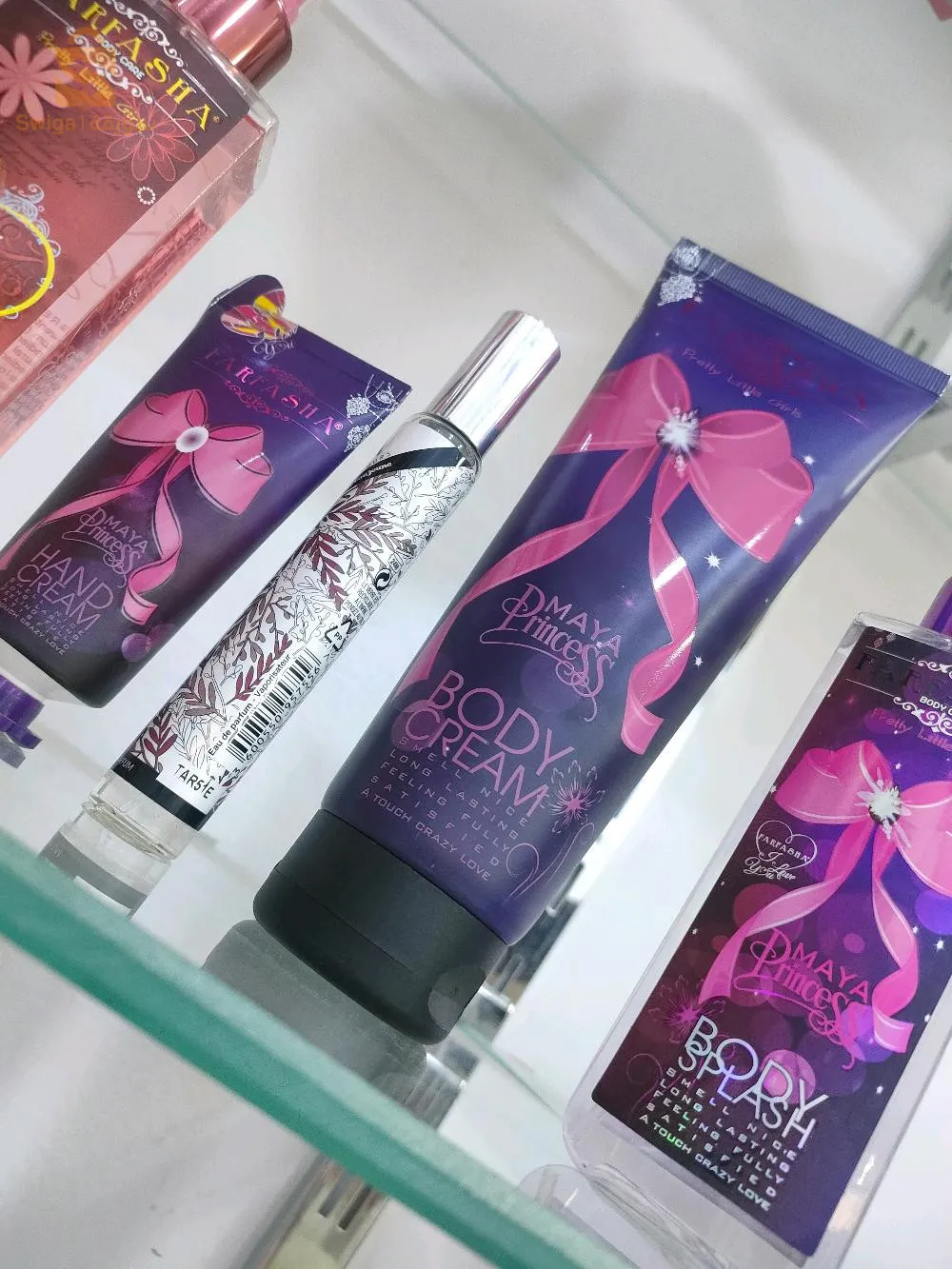 عطور و مكياج للبيع