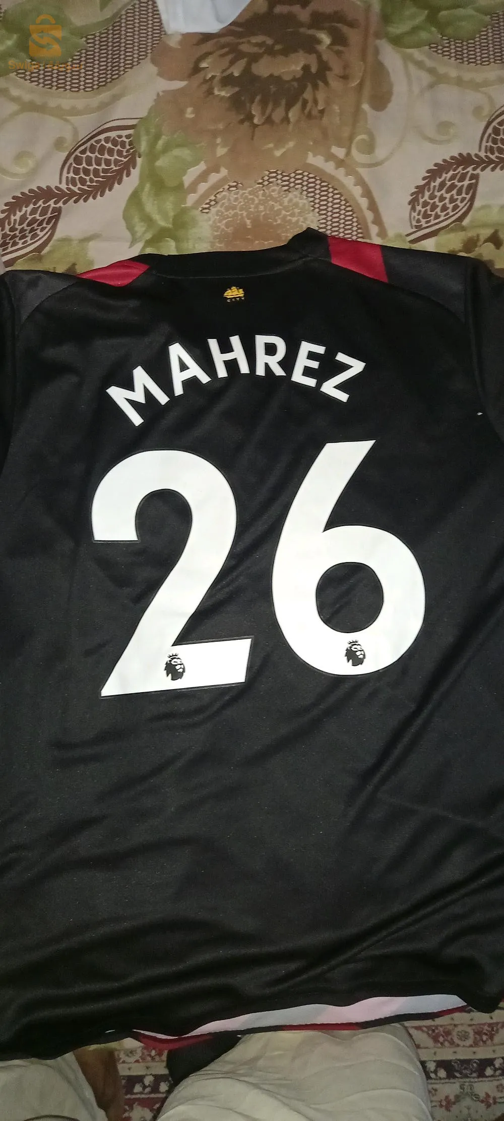 des t-shirts originaux 
man city taille 3xl les deux 
Paris sg taille L