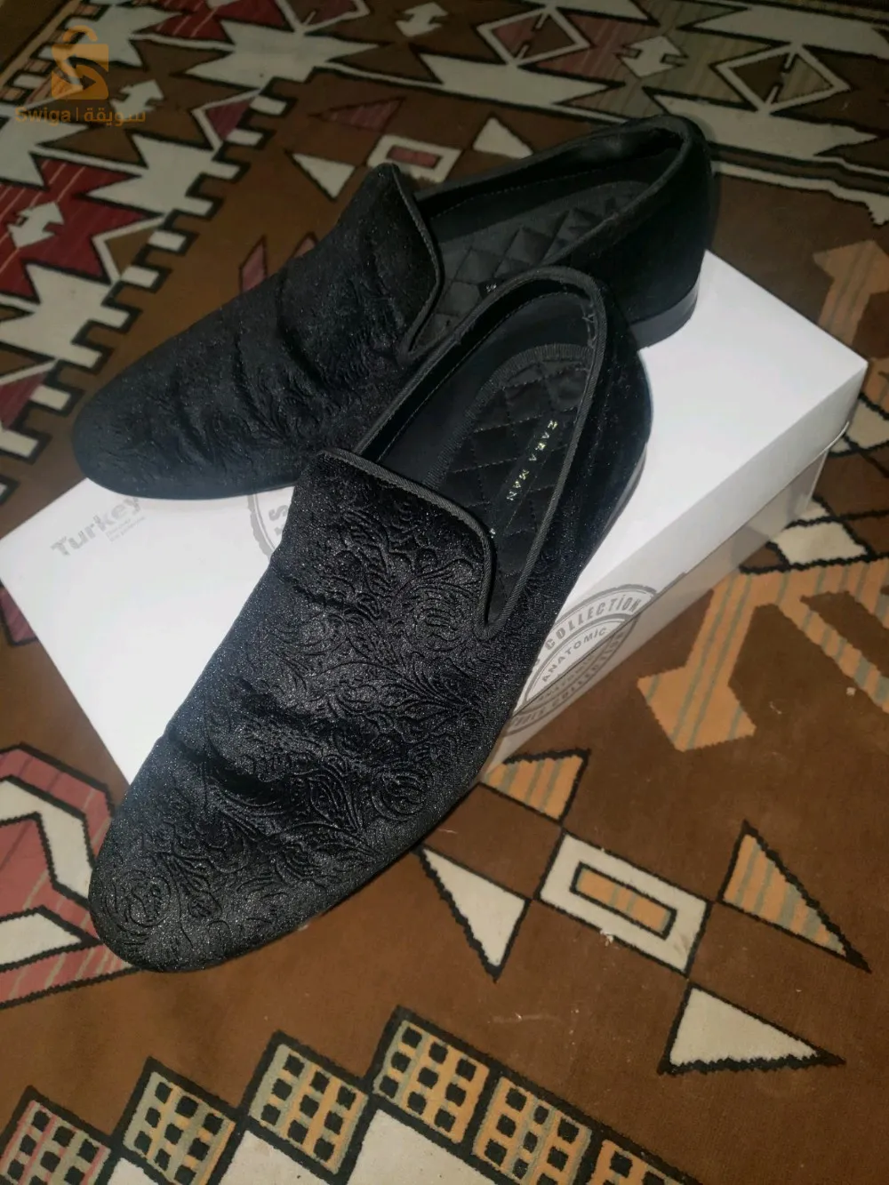 trappeur Zara original jdid couleur noir caurbo avec la boîte pointure 41