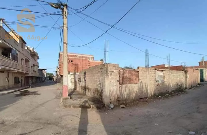 بناء غير مكتمل ب أوراق صافية و غاز و حي شعبي هادء