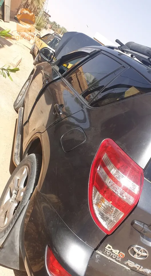 بيع سيارة تويوتا RAV4