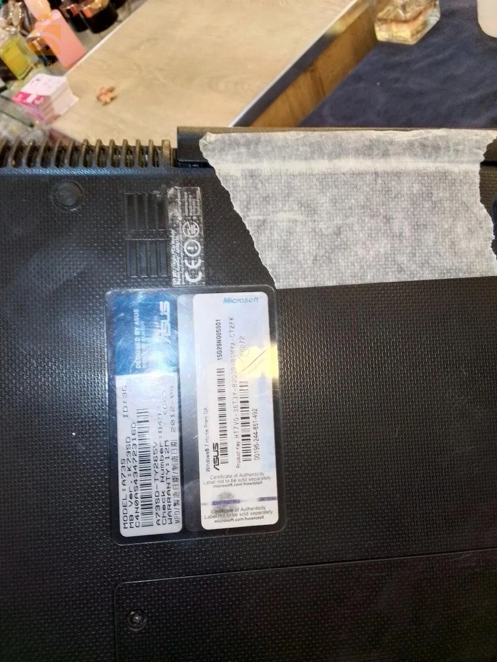 كمبيوتر محمول علامة Asus