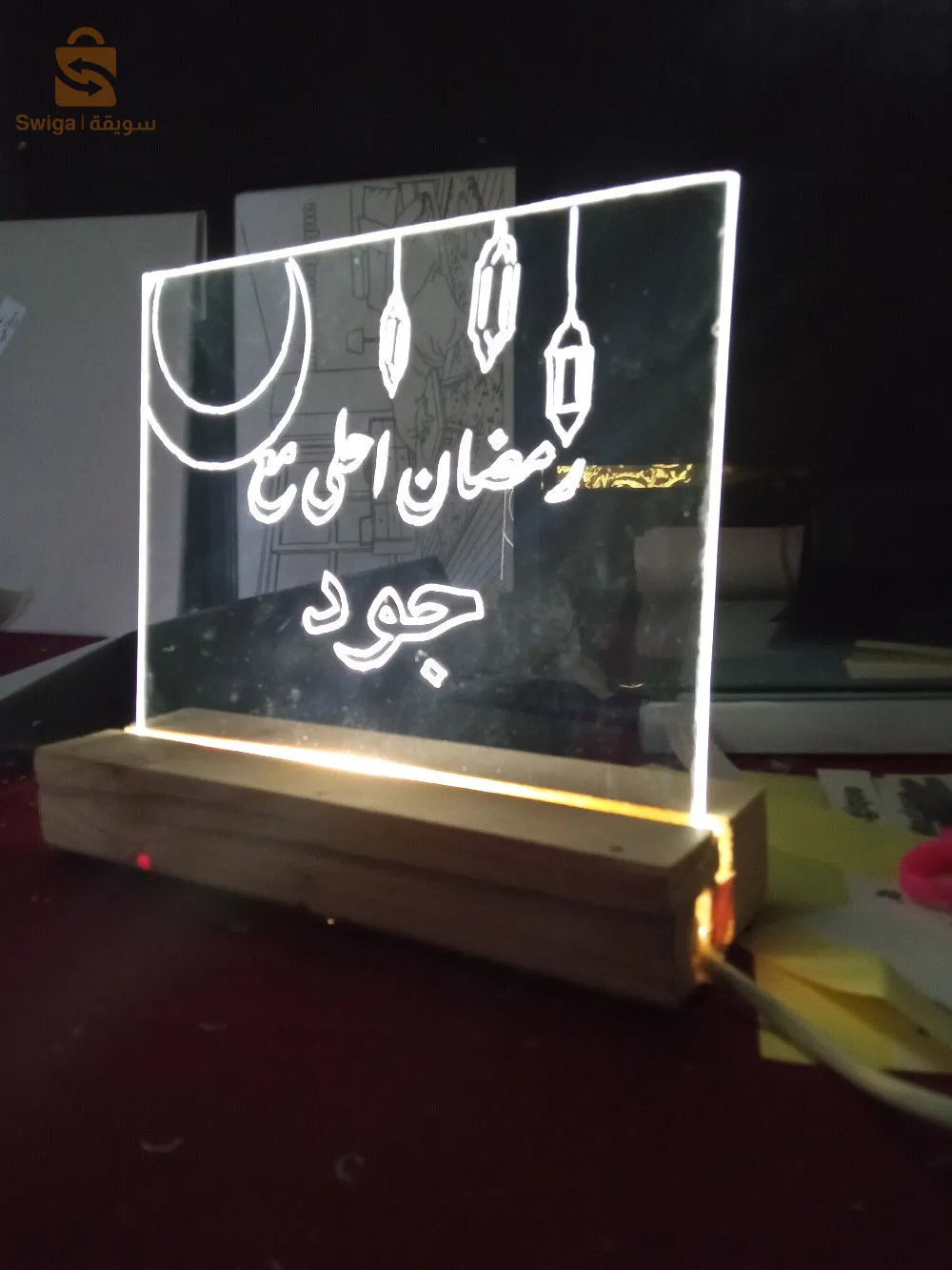 لوح زجاجي مضيئ عارض للكتابة حسب الطلب -cader alume