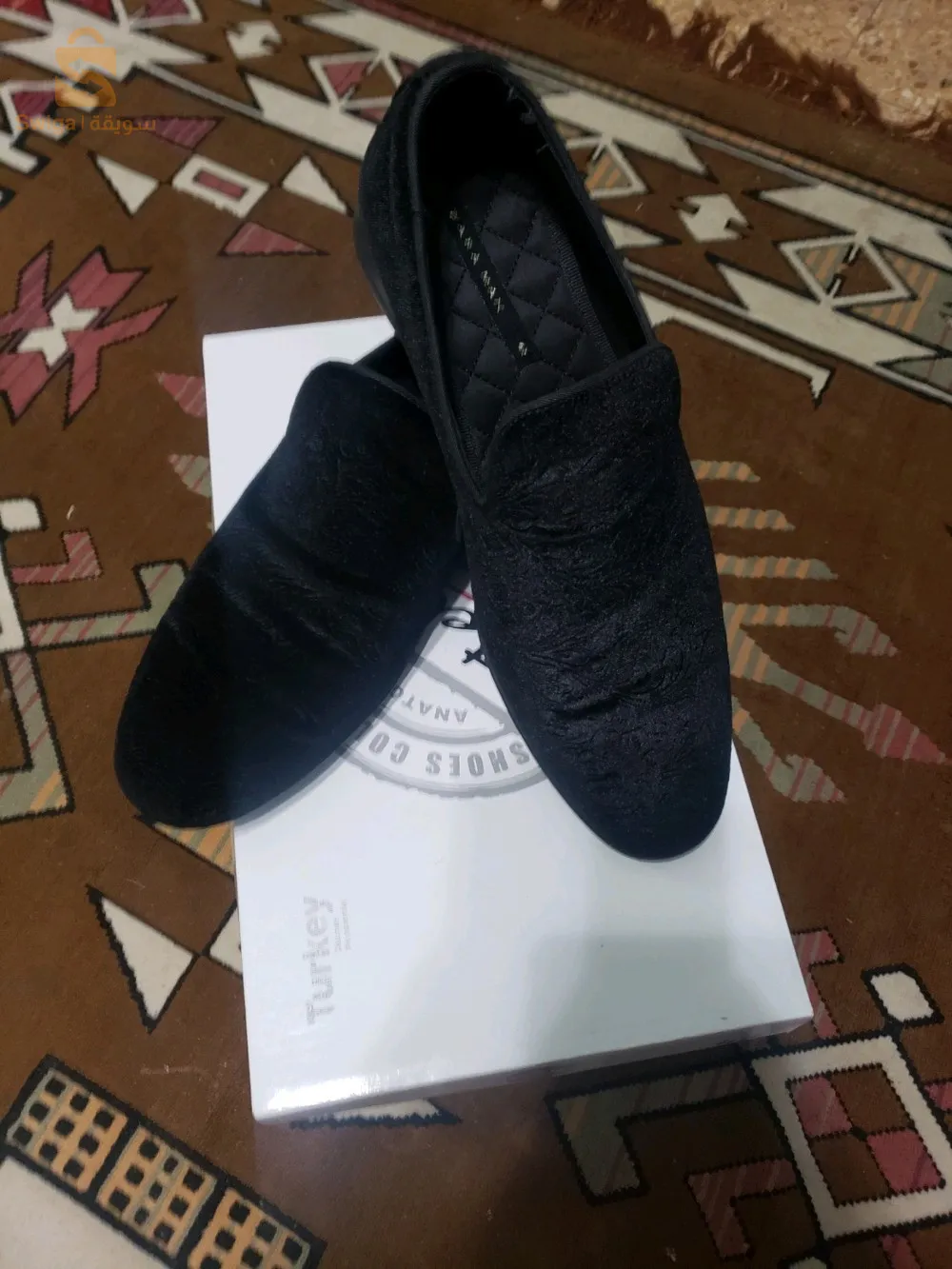 trappeur Zara original jdid couleur noir caurbo avec la boîte pointure 41