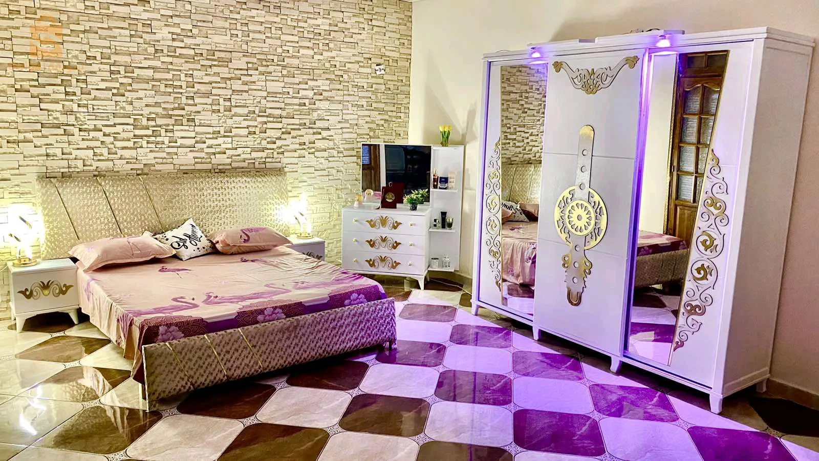 سعر الغرفة 5ملاين و300الف معها السومي وكرسي