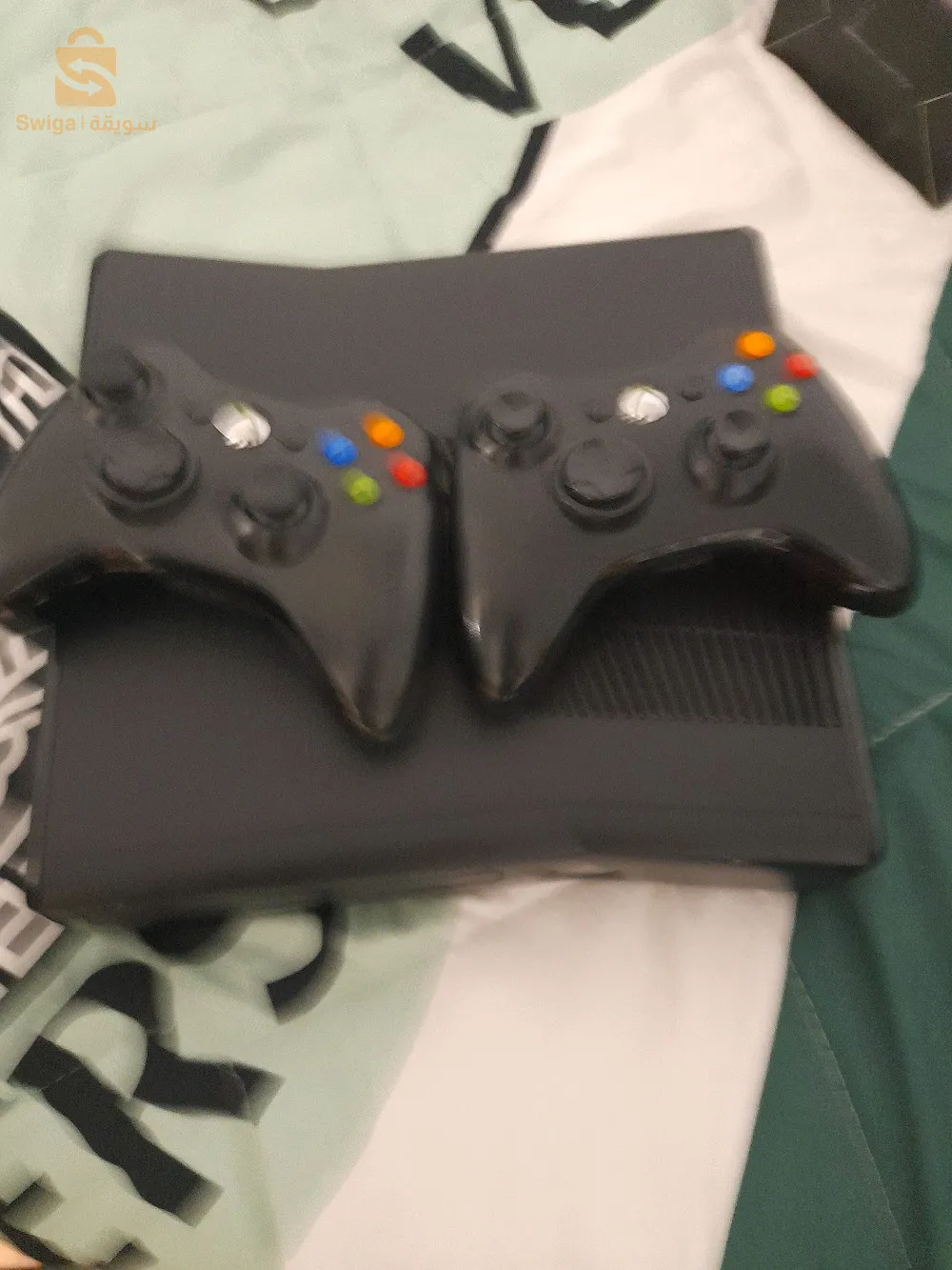 xbox 360 2 manette 25 jeux plus des cd négociable