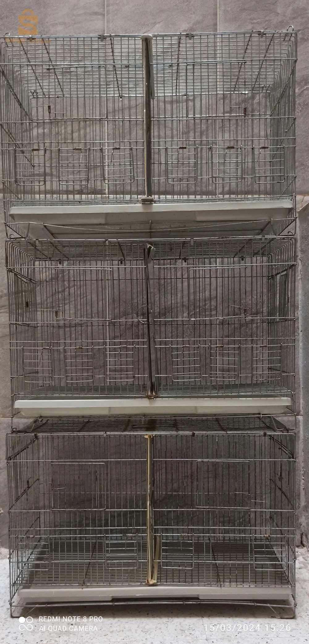 three séparation cages