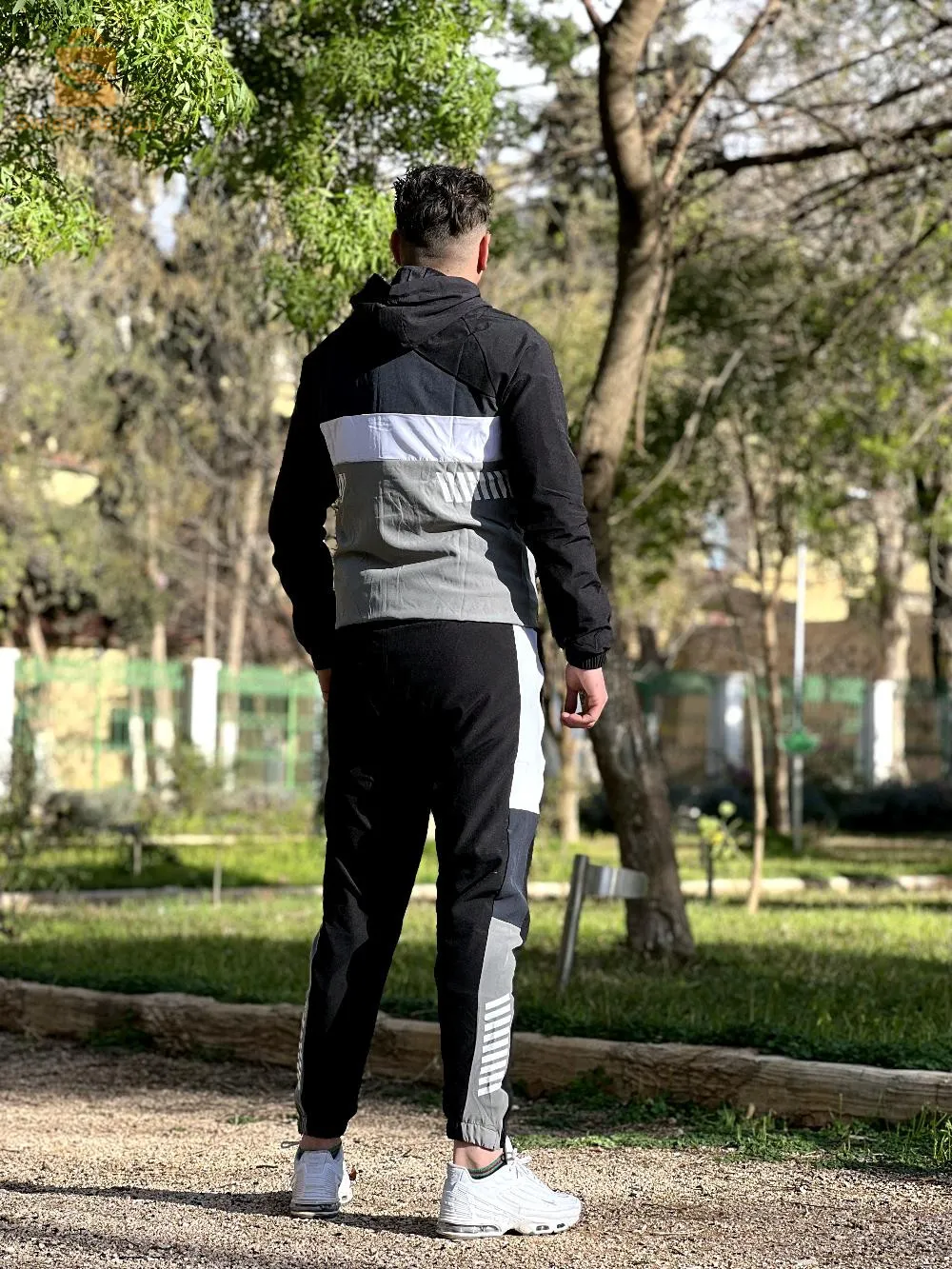 ءدان بارك 4500 دينار
فوت كورنر 4500 دينار 
كاين لطاي
مرحبا بالجميع🙏