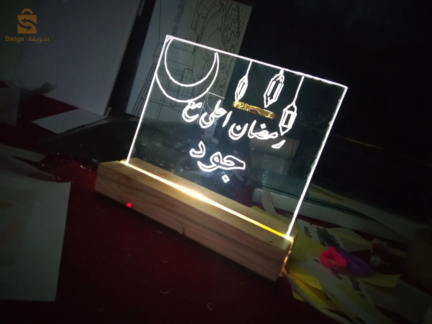 لوح زجاجي مضيئ عارض للكتابة حسب الطلب -cader alume