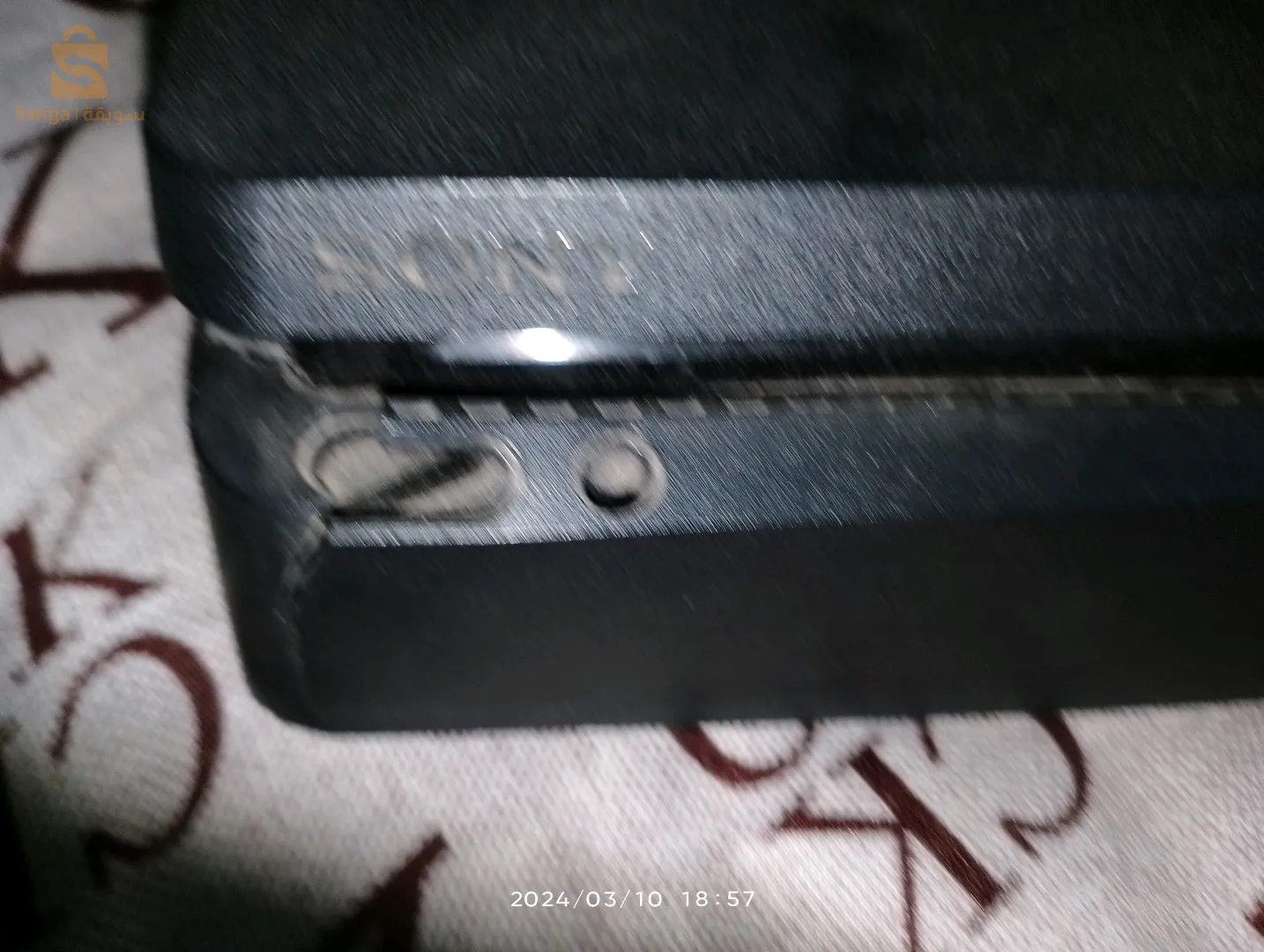 PS4 للبيع jami nfta7 fih tksar win ych3al bih b la boîte ta3o kolch yamchi fih