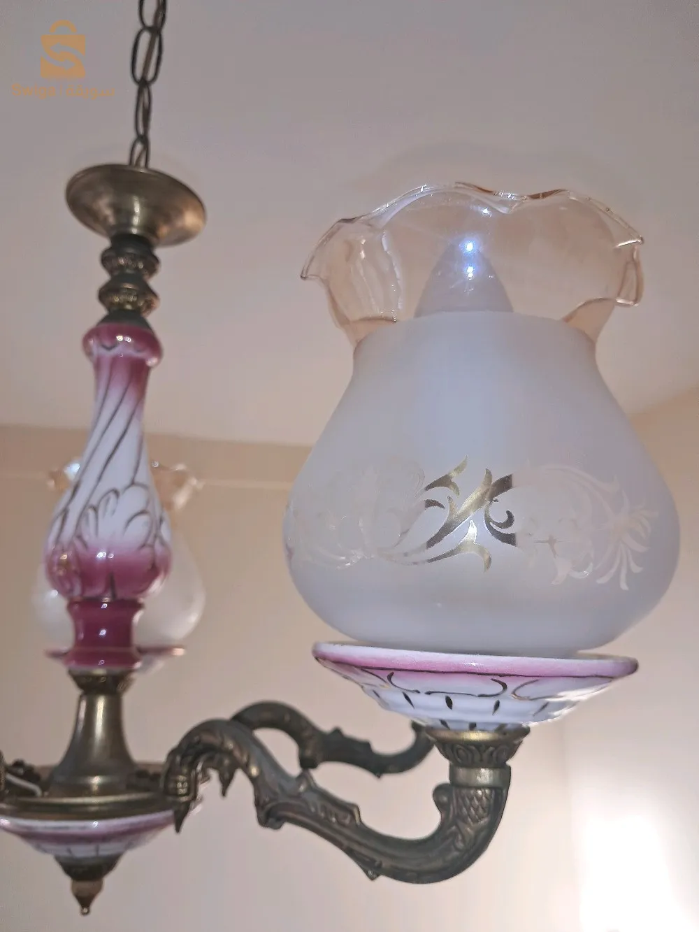 ثريا جميلة، عتيقة، لزخرفية التي تعود إلى الفترة النموذجية من ثلاثينات وأربعينات القرن الماضي، مصنوعة يدوياً بأسلوب ايطالي رفيع كابوديمونتي