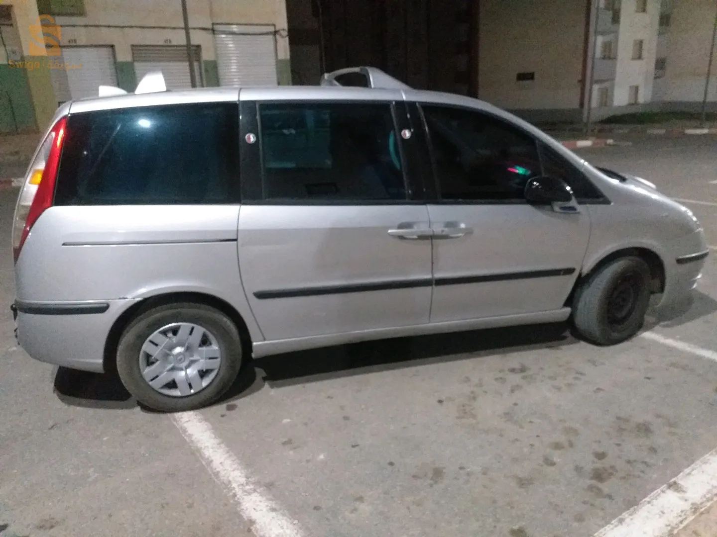 8 مقاعد