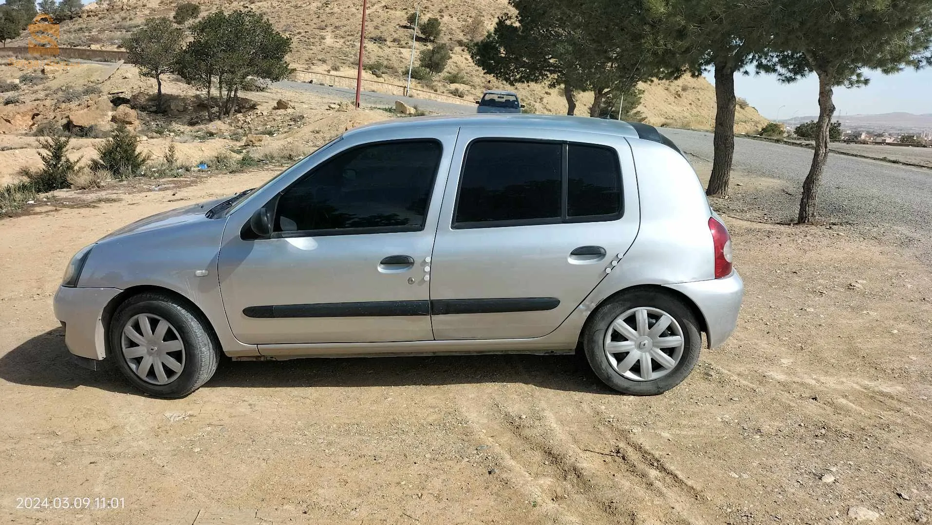 كليو كومبيس 2008 لا باز 1.2 سامبل شيبي 
ماشيا 351 موتار مريفيزي 
فيها قرعة ڨاز جديدة 2023
معاود فيها ليبارشوك في زوج 
و باب مرشوش فارني على برا 
و زوج ليراكور باينين بلحمر في ليفوطو 
و فروا صغيرة خلاص في القصعة   
رقم الهاتف 0698930535