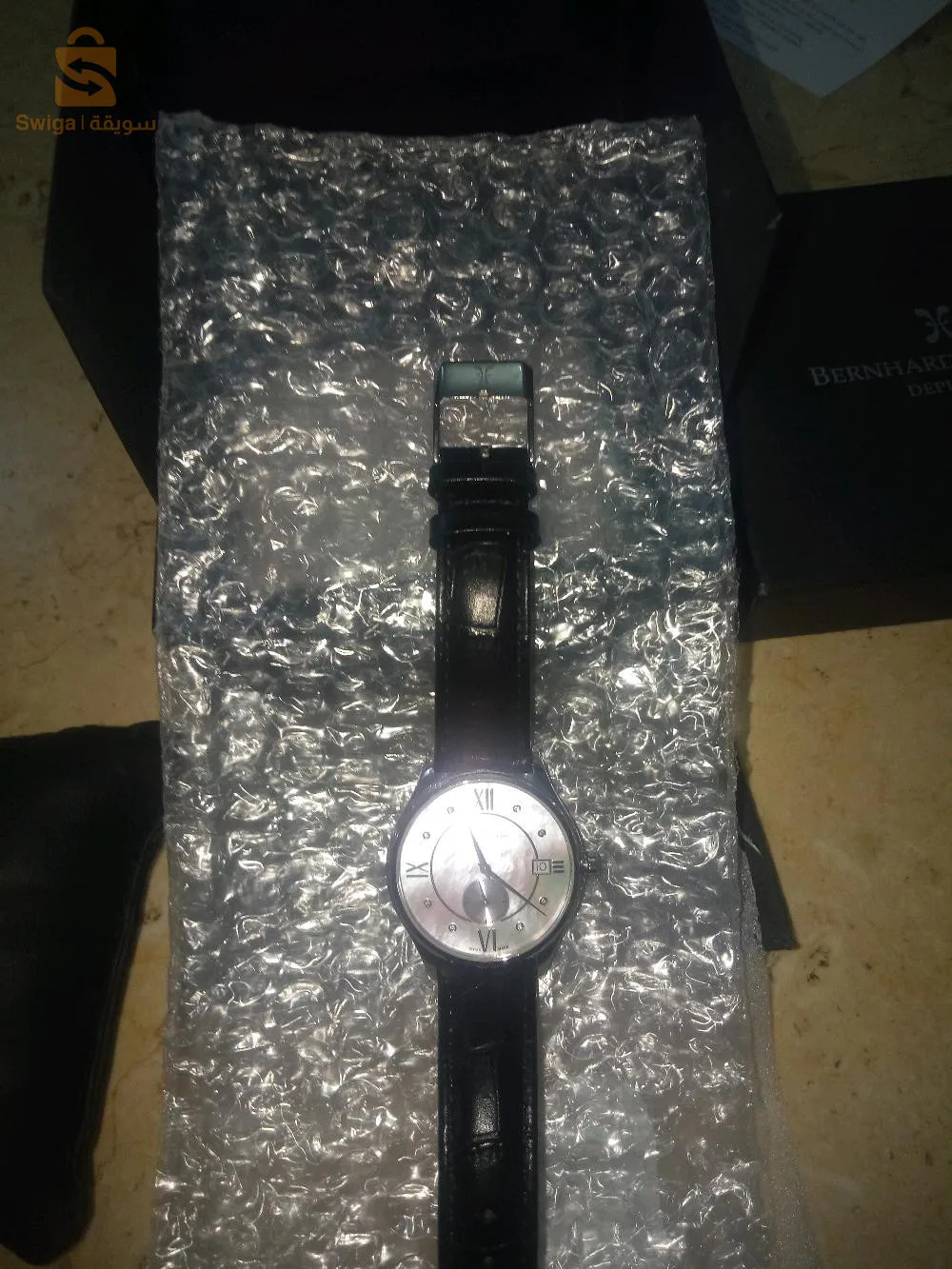 montre suisse en pierres de diamant