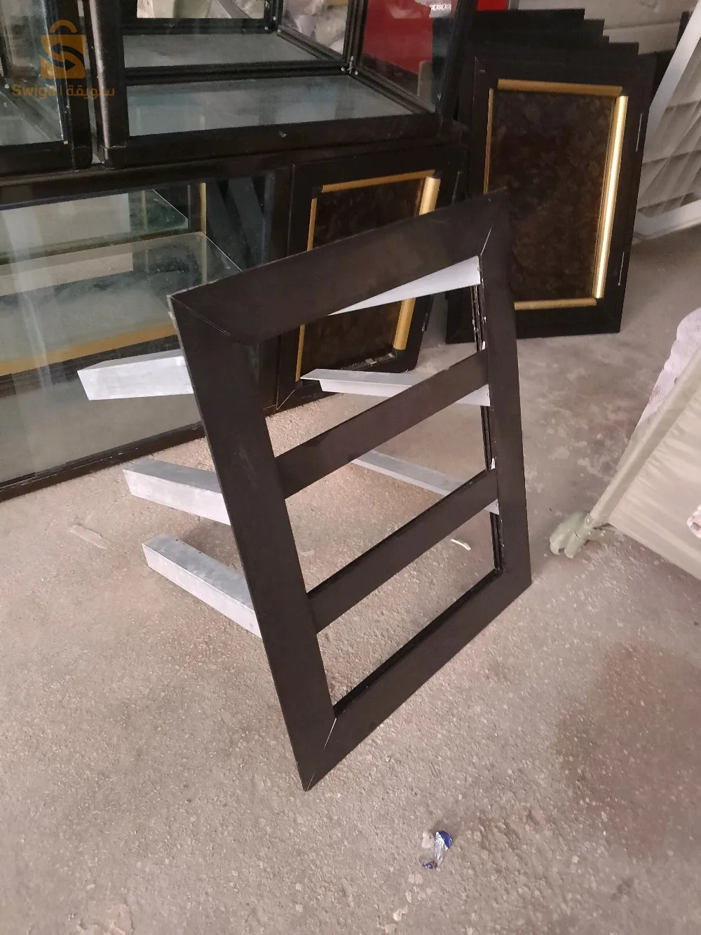 مرفع ألمنيوم مع 5ابواب بوطاجير و3ڨجورا