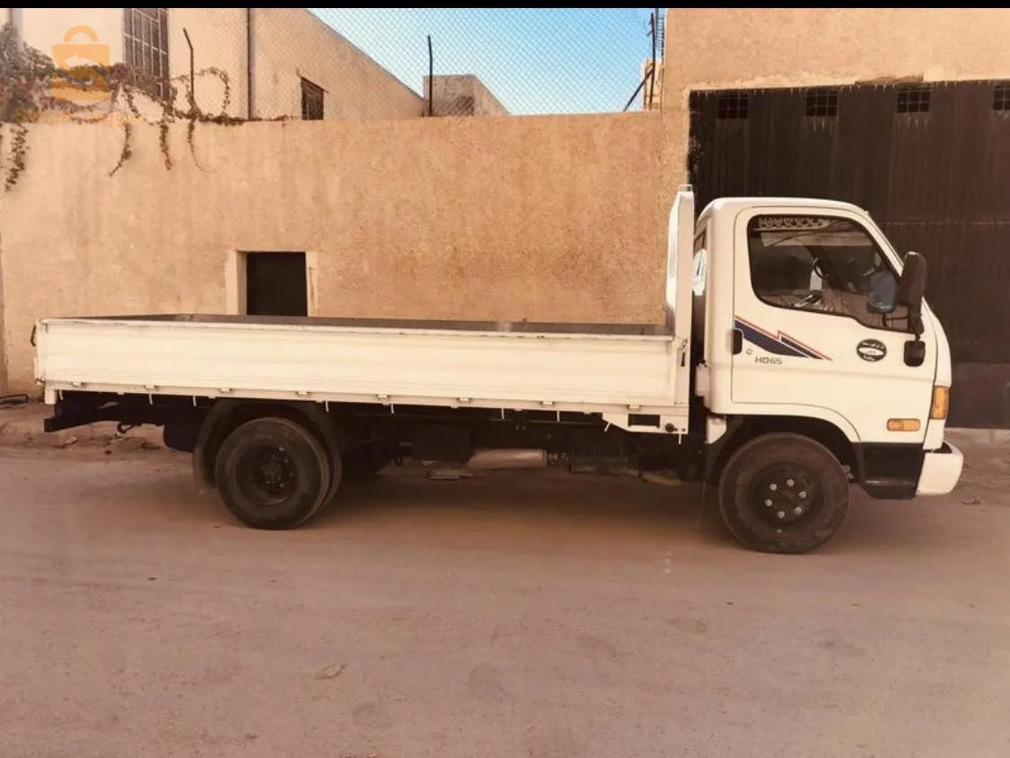 شاحنة هيونداي مكشوفة