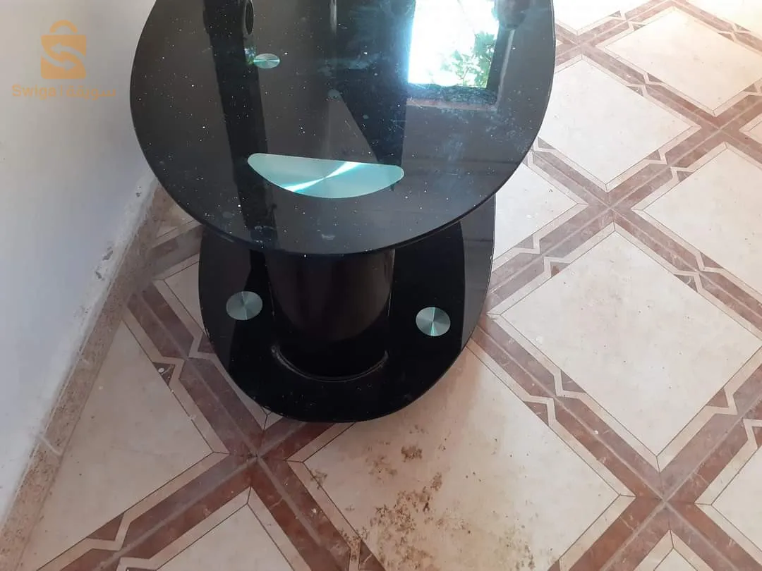 طاولة تلفاز زجاجية