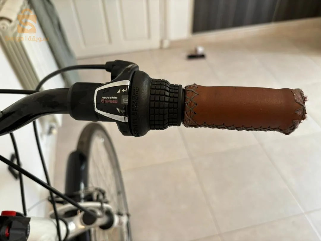 Vélo Hybride 28 Blanc - Moma Bikes