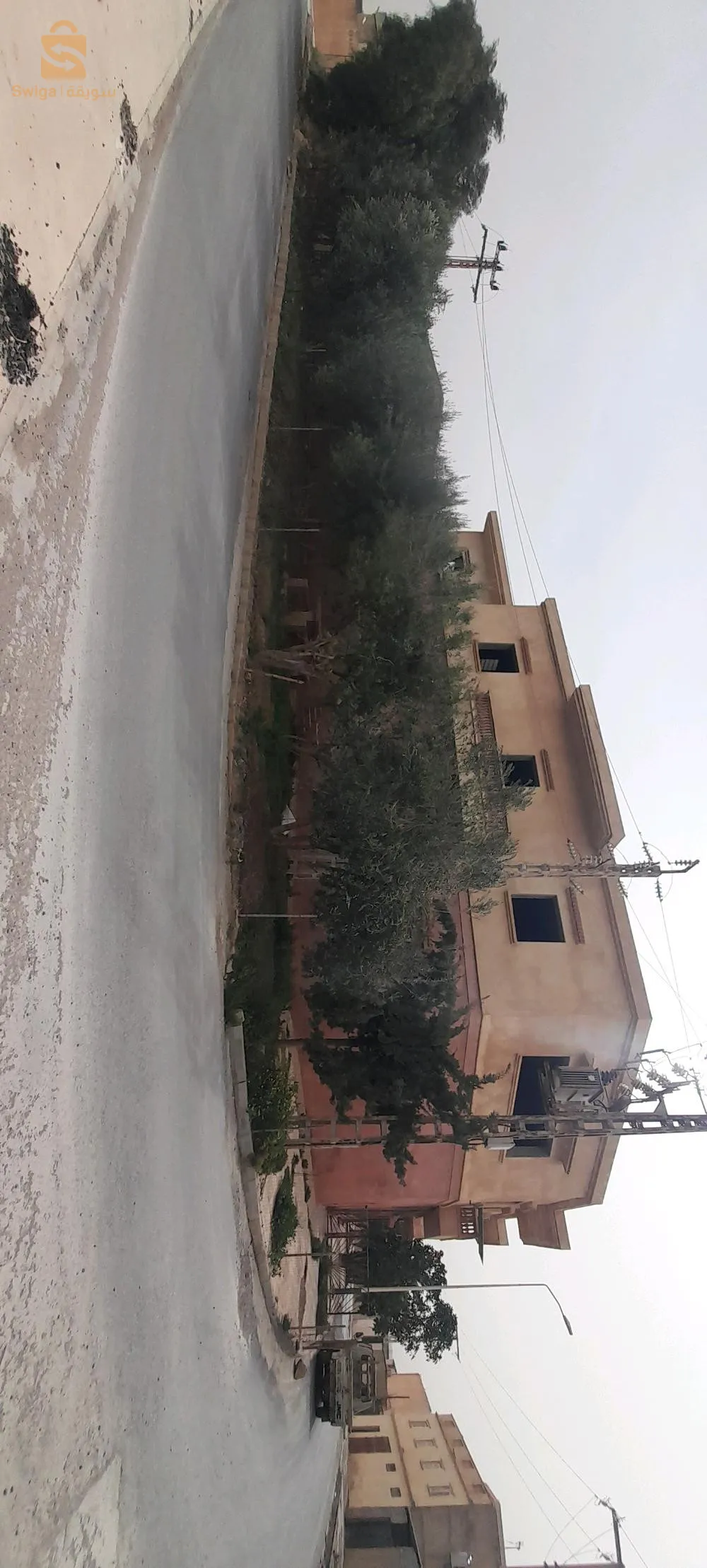 🚨 فريڨويات كبار مع ديبو بواجهتين للبيع 
📃 وثائق : عقد ملكية ودفتر عقاري 
✅️  يتربع على مساحة كبيرا تقدر ب 1000 متر مربع 
🔴 يمتلك خط كهرباء 100 فولت فيه transfo و la ligne وحدها جيبينها من زناتة يحتوي كذلك على حاسي دو مضخة كهربائية ألمانية 🇩🇪 و صهريج يتسع إلى 75.000 ألف لتر من ماء مشروع ناجح لمن يريد الإستثمار 
🔴 يحتوي على 6 فريقويات بمحركات ألمانية 🇩🇪 فيه 
2 يتسعون ل 280 قنطار و
2 يتسعون ل 160 قنطار و
2 يتسعون ل 150 قنطار 
🔴️ بنسبة لطابق الأول مساحته إجمالية تقدر ب 850 متر مربع فارغ يمكن إستعماله في كل مجالات وعنده دخلتين من الخارج ومن داخل وعنده متسع من مساحة لتركيب مصعد ascenseur 
📍 مكــــــان : ولاية تلمسان 
🔸️ دائرة : حناية
🔹ال️منطقة صناعية مستقبل zone industrielle
⭕️
⭕️  رقم هاتـف : 0656130775