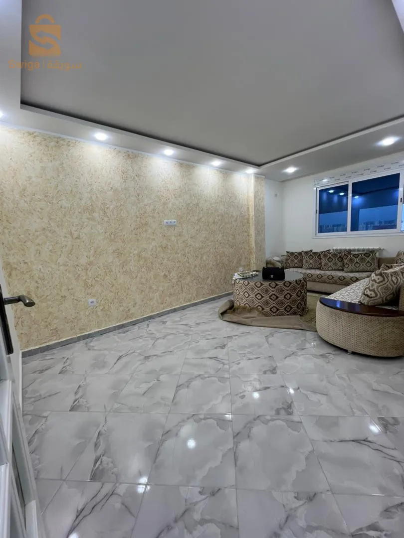 شقة للبيع مجهزة عصرية في قلب برج البحري كما في الصور