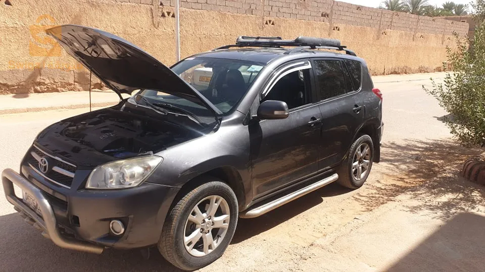 بيع سيارة تويوتا RAV4