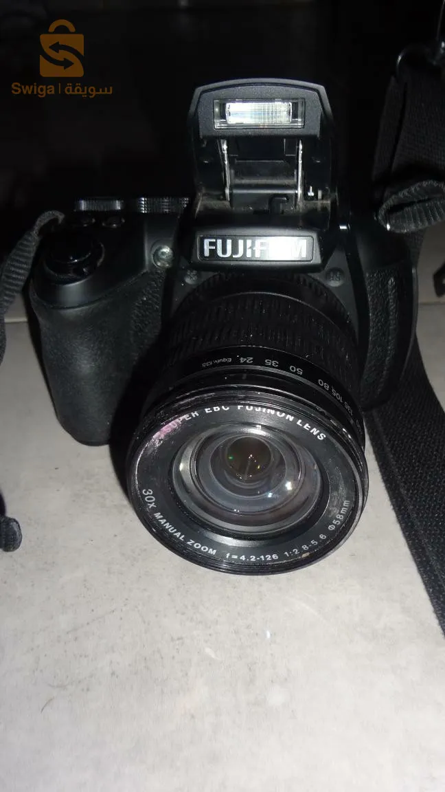 Fujifilm FINEPIX HS35 exr 
معاها شارجور وباتري وساكوشة تاع كميرة 
اوبجيكتيف راكب 30x