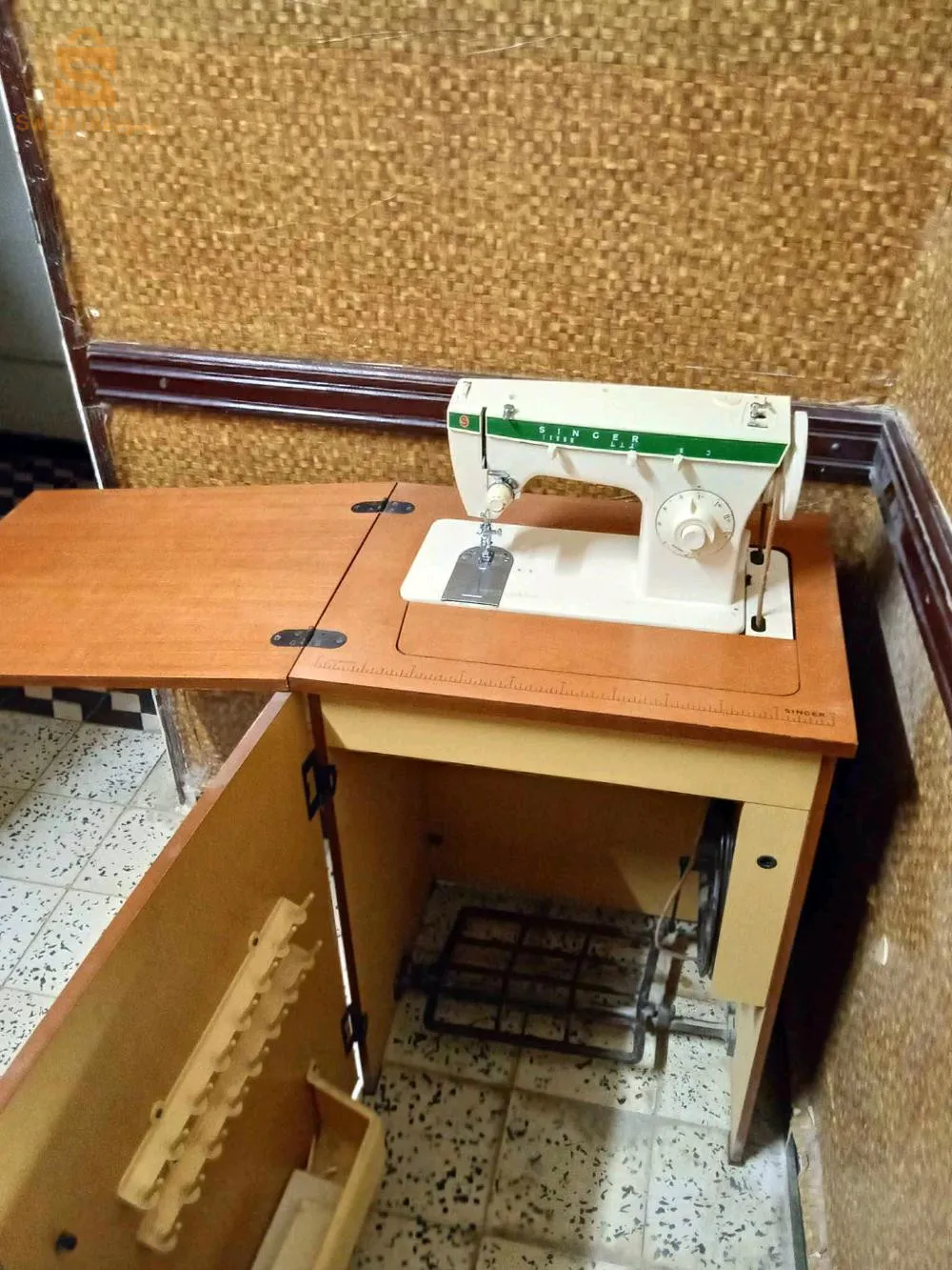 ماكينة خياطة