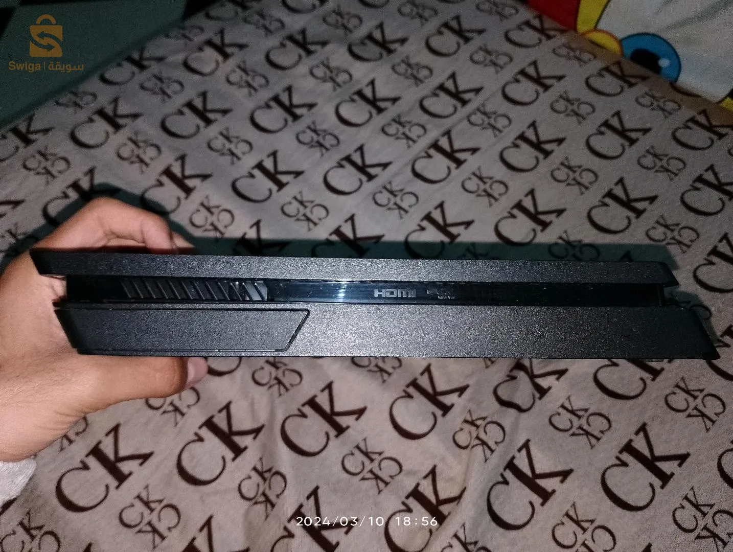 PS4 للبيع jami nfta7 fih tksar win ych3al bih b la boîte ta3o kolch yamchi fih